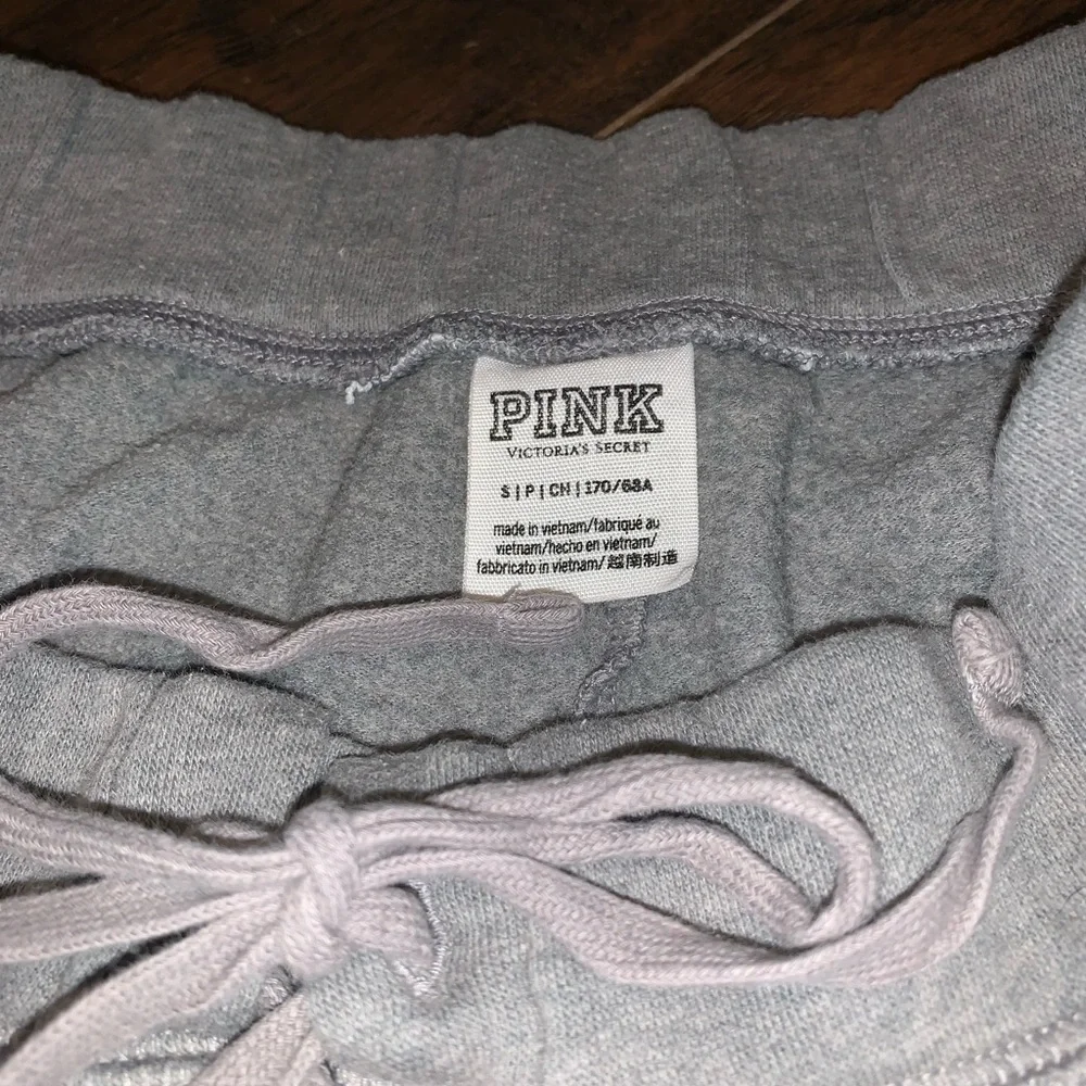 PINK Victoria’s Secret gray cuff sweat shorts size small good condition - Picture 3 of 4